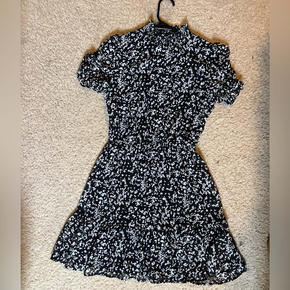 Cute and simple black floral